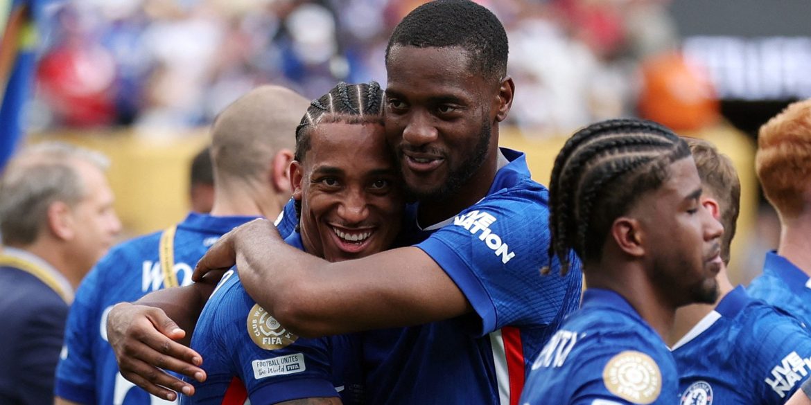 Newcastle join Premier League race to sign "strong" ex-Man City defender